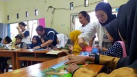 Kegiatan ini merupakan kontribusi Erha Ultimate dalam pemerataan dan peningkatan literasi kepada anak-anak Pemulung di Bantar Gebang yang dinaungi dalam Taman Baca Jendela Dunia.