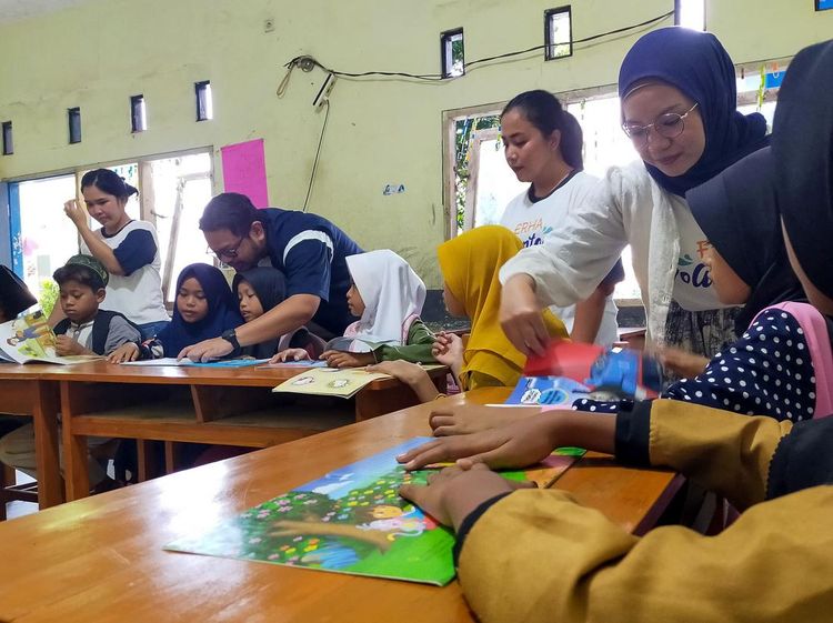 Peningkatan Literasi dan Edukasi untuk Anak-anak Pemulung