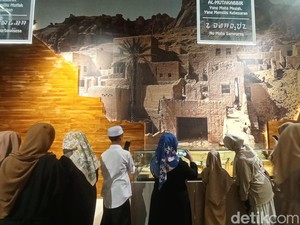 Video: Mendekat ke Galeri Rasulullah di Masjid Al Jabbar
