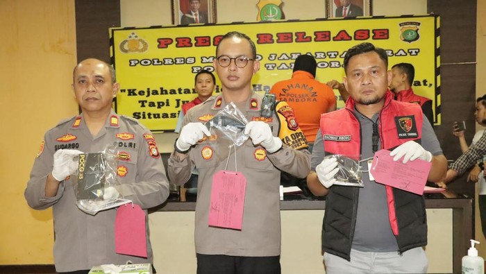 Polsek Tambora Merilis kasus pencurian dengan kekerasan (Curas)