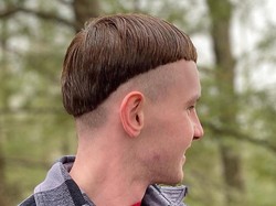 9 Inspirasi Potongan Bowl Cut untuk Pria yang Menarik Perhatian