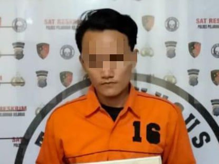 Pria berinisial MR (23) usai ditangkap polisi