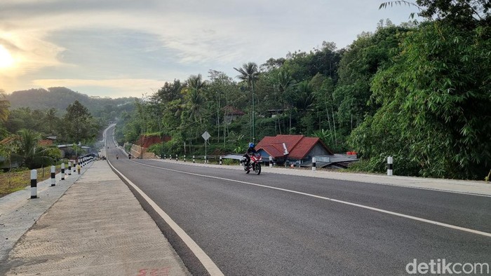 Ruas Jalan Tawang-Ngalang di Nglanggeran, Kapanewon Patuk, Gunungkidul, yang bakal jadi jalur alternatif saat mudik Lebaran 2024. Foto diunggah pada Minggu (24/3/2024).