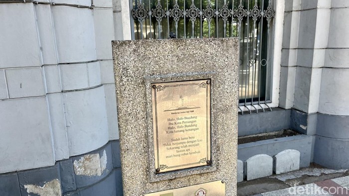 Stilasi Bandung Lautan Api. Stilasi Bandung Lautan Api.