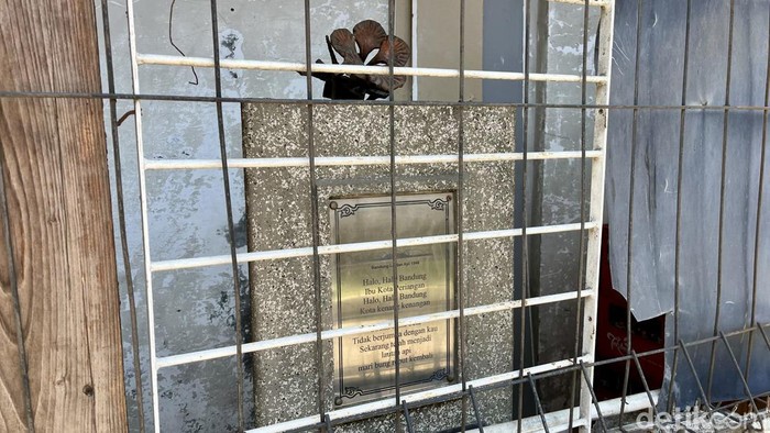 Stilasi Bandung Lautan Api. Stilasi Bandung Lautan Api.