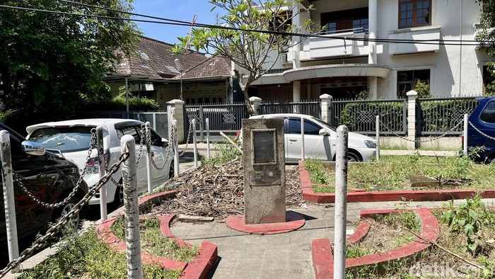 Stilasi Bandung Lautan Api. Stilasi Bandung Lautan Api.