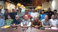 Puluhan mantan karyawan PT Fajar Indah Cakra Cemerlang (FICC) memperjuangkan hak mereka yang belum dibayarkan oleh perusahaan yang telah ditutup. Melalui kuasa hukumnya, mereka mengajukan Penundaan Kewajiban Pembayaran Utang (PKPU) di Pengadilan Niaga Jakarta Pusat, Kamis (22/3/2024).
