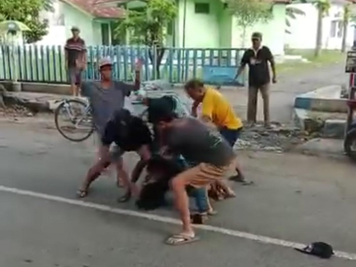 viral pengeroyokan di Probolinggo
