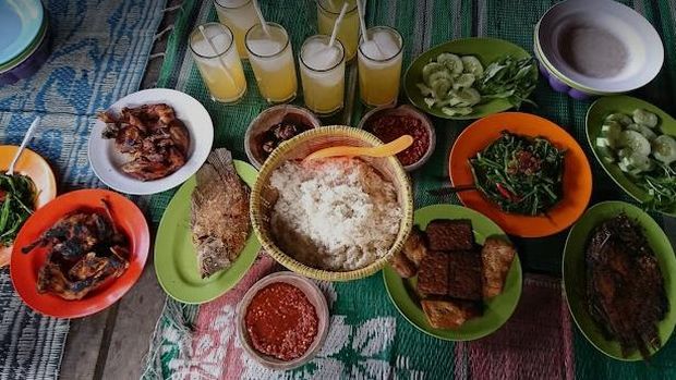 Warung Lesehan Pak H. Sholeh.