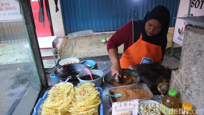 Warung nasi lontong tahu yang ada di depan Pasar Kliwon Kudus, Sabtu (23/3/2024).