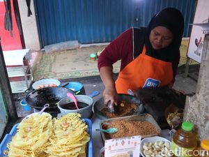 Cicipi Manis Gurih Nasi Lontong Tahu Khas Kudus