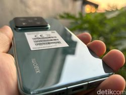 Unboxing Xiaomi 14: HP Flagship Cakep Berkamera Leica