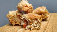 Pedasnya nagih dan ngangenin! Inilah menu tahu pedas di Tahu Pedas Hot Jeletot Tegal Alur. Kamu bisa menyambanginya di Jl. Kamal Raya, Kamal, Kec. Kalideres, Kota Jakarta Barat. Tahu diisi adonan sayur yang segar. Foto: Tahu Pedas Hot Jeletot Tegal Alur via Google Image