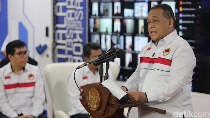 Kepala BP2MI Benny Rhamdani memberikan keterangan pers di Kantor BP2MI, Jakarta. Sebanyak 9150 PMI akan kembali ke tanah air saat masa mudik Lebaran 2024.