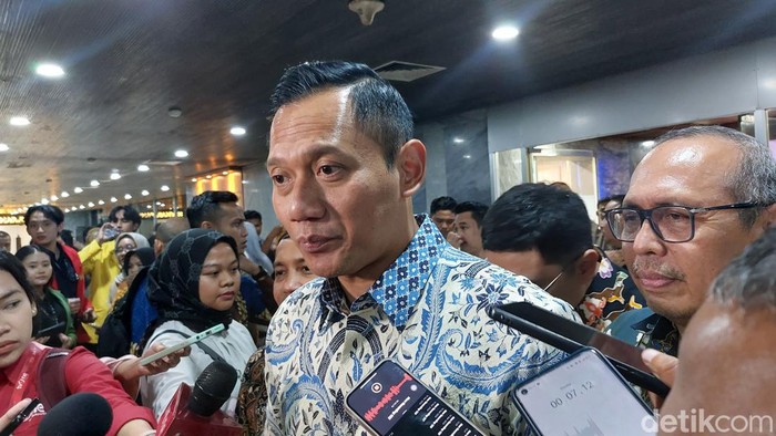 Agus Harimurti Yudhoyono (AHY) usai raker dengan DPR