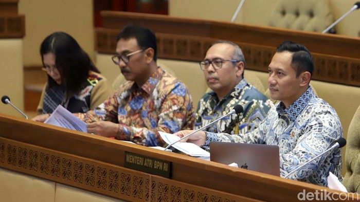 Menteri ATR/BPN, Agus Harimurti Yudhoyono (AHY) ikuti Raker dengan Komisi II DPR RI. AHY menyinggung anggarannya diblokir oleh Menteri Keuangan.