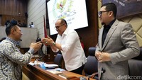 Sementara secara keseluruhan, total pagu anggaran Kementerian ATR/BPN untuk TA 2024 mencapai sekitar Rp 7,59 triliun. AHY mengatakan, pagu anggaran untuk program dukungan manajemen sebesar Rp 4,62 triliun. Sedangkan untuk program pengelolaan dana pelayanan pertanahan sebesar Rp 2,86 triliun. Kemudian untuk program penyelenggaraan penataan ruang sebesar Rp 109 miliar. 