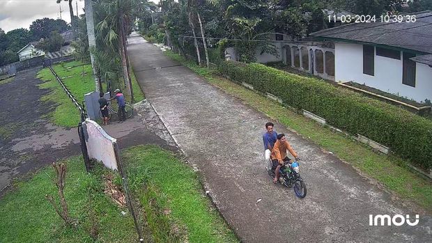 Aksi pencuri bobol rumah saat kosong dan gasak kabel instalasi listrik.
