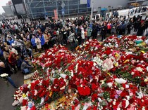 Aksi Solidaritas Warga Rusia Atas Serangan Mematikan di Moskow