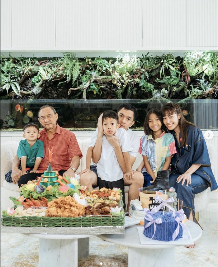 Ayu Dewi Hobi Mukbang Makanan Viral, Nasi Bejeg Sampai Mie Gacoan Ayu Dewi Hobi Mukbang Makanan Viral, Nasi Bejeg Sampai Mie Gacoan