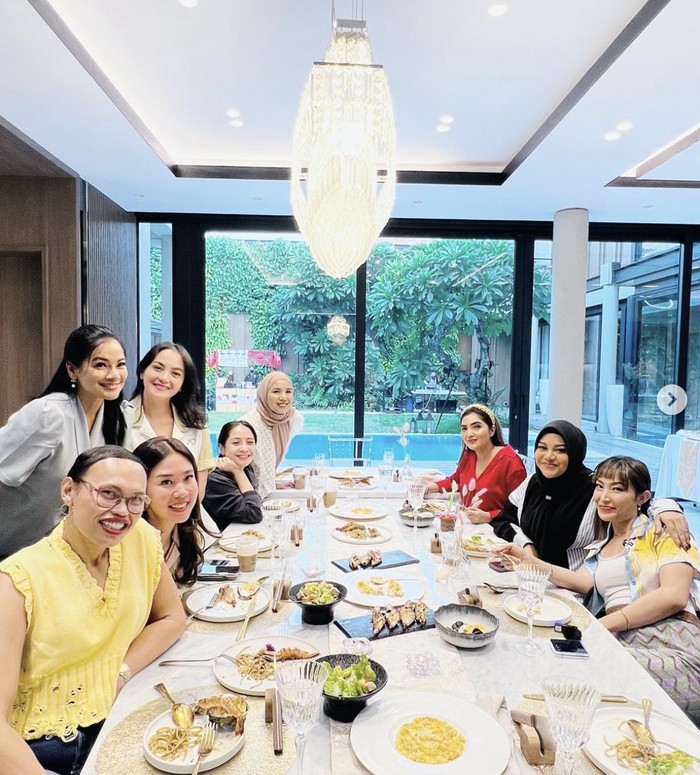 Ayu Dewi Hobi Mukbang Makanan Viral, Nasi Bejeg Sampai Mie Gacoan Ayu Dewi Hobi Mukbang Makanan Viral, Nasi Bejeg Sampai Mie Gacoan