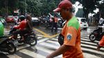 Banjir Surut, Lalin Pertigaan Hek Kramat Jati Masih Macet