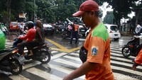 Sebelumnya, air menggenang di kawasan Hek Kramat Jati.  