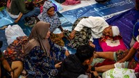 BPBD mencatat sebanyak 350 jiwa mengungsi akibat bencana longsor tersebut.