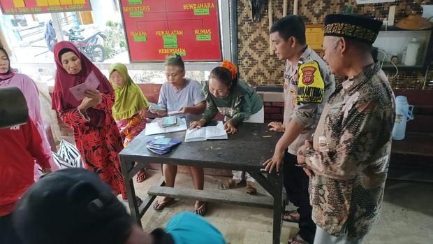 Bhabinkamtibmas Desa Panundaan Ciwidey, Aipda Asef, membuat program untuk warga binaannya.