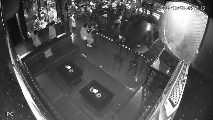 Bobby Nasution saat sidak ke klub malam di Medan (Tangkapan layar CCTV/Istimewa)