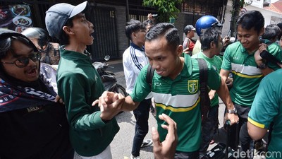 Momen Bonek Support Penuh Persebaya Jelang Derby Jatim