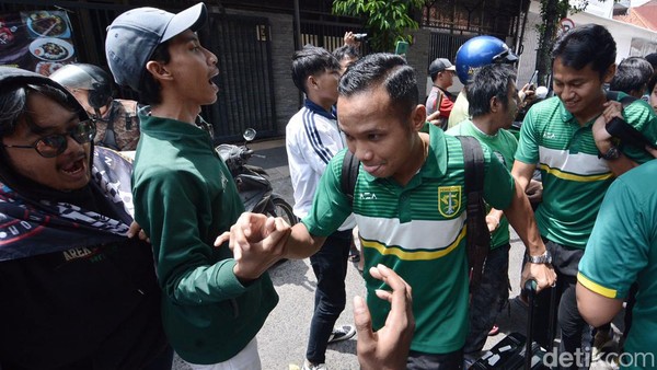 Momen Bonek Support Penuh Persebaya Jelang Derby Jatim