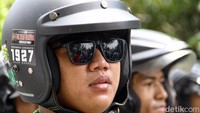 Mereka pun tertib saat mengawal rombongan bus Persebaya Surabaya.