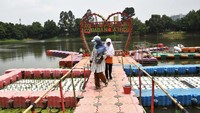 Uji coba ini memanfaatkan 375 botol bekas dan styrofoam.