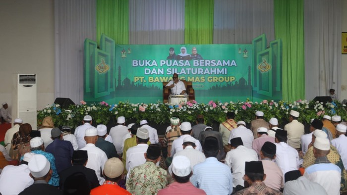 buka bersama haji her di Pamekasan