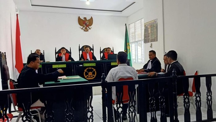 Caleg PDIP Soppeng Nasfiding saat mengikuti sidang di Pengadilan Tinggi Makassar.