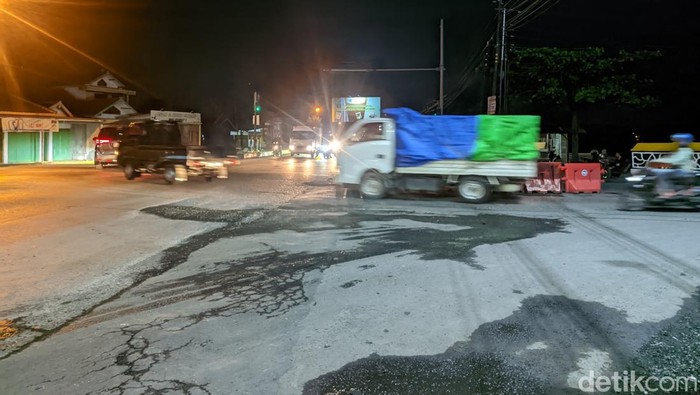 Pertigaan Trengguli, Kecamatan Wonosalam, Demak, sudah dibuka malam ini untuk semua kendaraan, Senin (25/3/2024).
