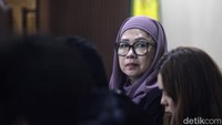 Sebelumnya, Karen didakwa atas kasus dugaan korupsi terkait pembelian liquefied natural gas (LNG) atau gas alam cair dengan nilai kerugian  negara USD 113 juta.