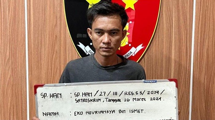 Emo menjadi tersangka usai tungku masak minyak ilegal 12.000 liter miliknya meledak.
