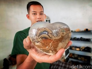 Perjalanan Erwin Supriatna, dari Pemungut Sampah ke Galeri Seni