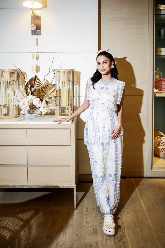 Soal gaya, Zize mengaku bukan tipikal wanita fomo (fear of missing out) yang selalu mengikuti tren terkini sebagai rujukan.Kalau aku, busana yang penting nyaman, ujar perempuan 20 tahun itu kepada Wolipop di sela acara. (Foto: Dok. Crocs Indonesia)