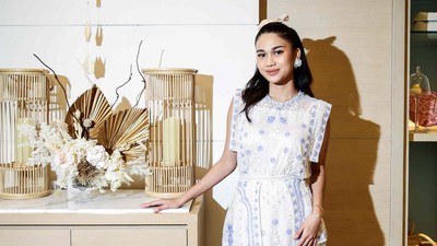 Foto: Gaya Unik Azizah Salsha Istri Pratama Arhan Pakai Gaun dan Sepatu Ugly