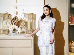 Foto: Gaya Unik Azizah Salsha Istri Pratama Arhan Pakai Gaun dan Sepatu Ugly