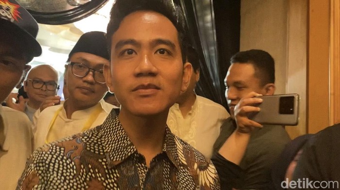 Disebut Komarudin Watubun Bukan Kader PDIP Lagi, Gibran: Nggak Apa-apa