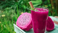 Daftar buah tinggi serat lainnya, buah naga. Untuk 180 gram buah naga, mengandung sekitar 5,5 gram serat. Buah naga enak dimakan langsung ataupun dijadikan jus dan smoothies. Foto: Getty Images/tashka2000