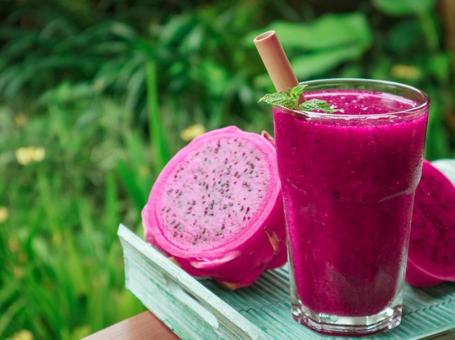 ilustrasi jus buah naga