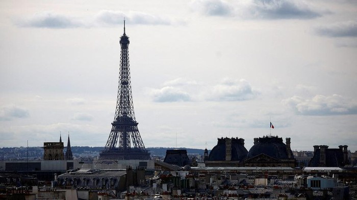 A view shows the Eiffel Tower and rooftops of Paris, France, March 16, 2024. REUTERS/Sarah Meyssonnier/File Photo Purchase Licensing Rights, opens new tab