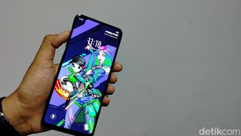 Ada tema Free Fire yang bisa ditampilkan pengguna. Foto: Rizqy Nur Amalia/detikINET