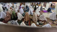 Ibadah Suluk lazim dilaksanakan pada bulan Ramadan, namun di Aceh biasanya dilaksanakan sebanyak tiga kali dalam setahun yaitu bulan haji atau Dzulhijah, Rabiul awal serta bulan suci Ramadan, yang diikuti oleh jamaah laki-laki dan perempuan yang berusia dari 17 tahun hingga 74 tahun.