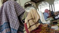 Allah.....Allah.....Allah......Suara zikir jamaah Suluk bergema seusai shalat zuhur di masjid Bustanul Arifin komplek Dayah Serambi Mekkah, Desa Blang Beurandang, Kecamatan Johan Pahlawan, Aceh Barat.